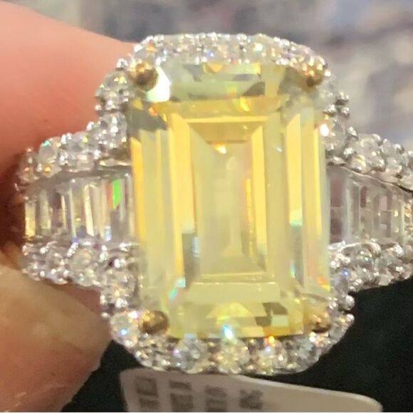 Gorgeous Canary  and white diamonds in Rhodium over sterling silver. Size 10 - Picture 6 of 7